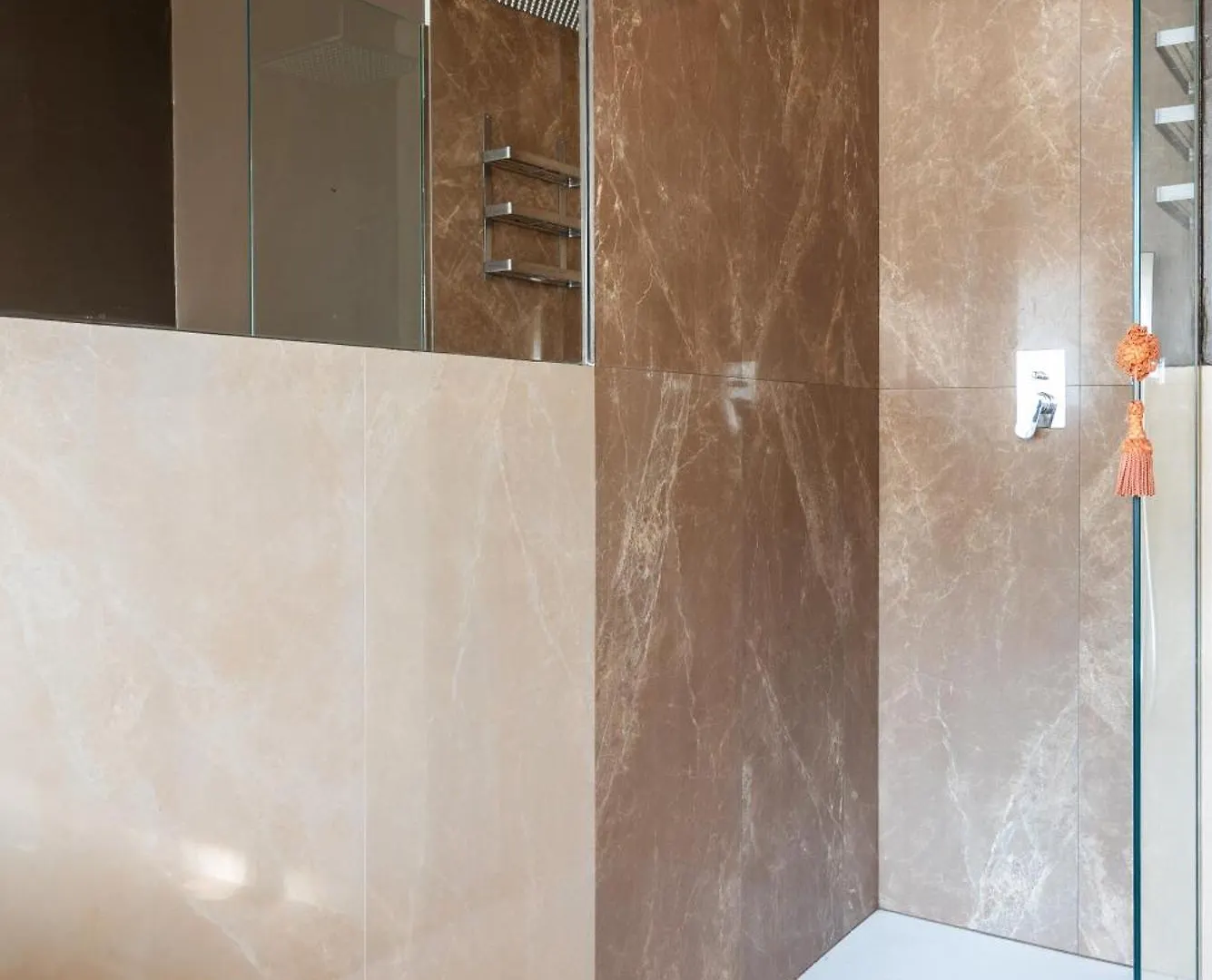 Spacious And Bright Studio Apartment In The City Center Milan