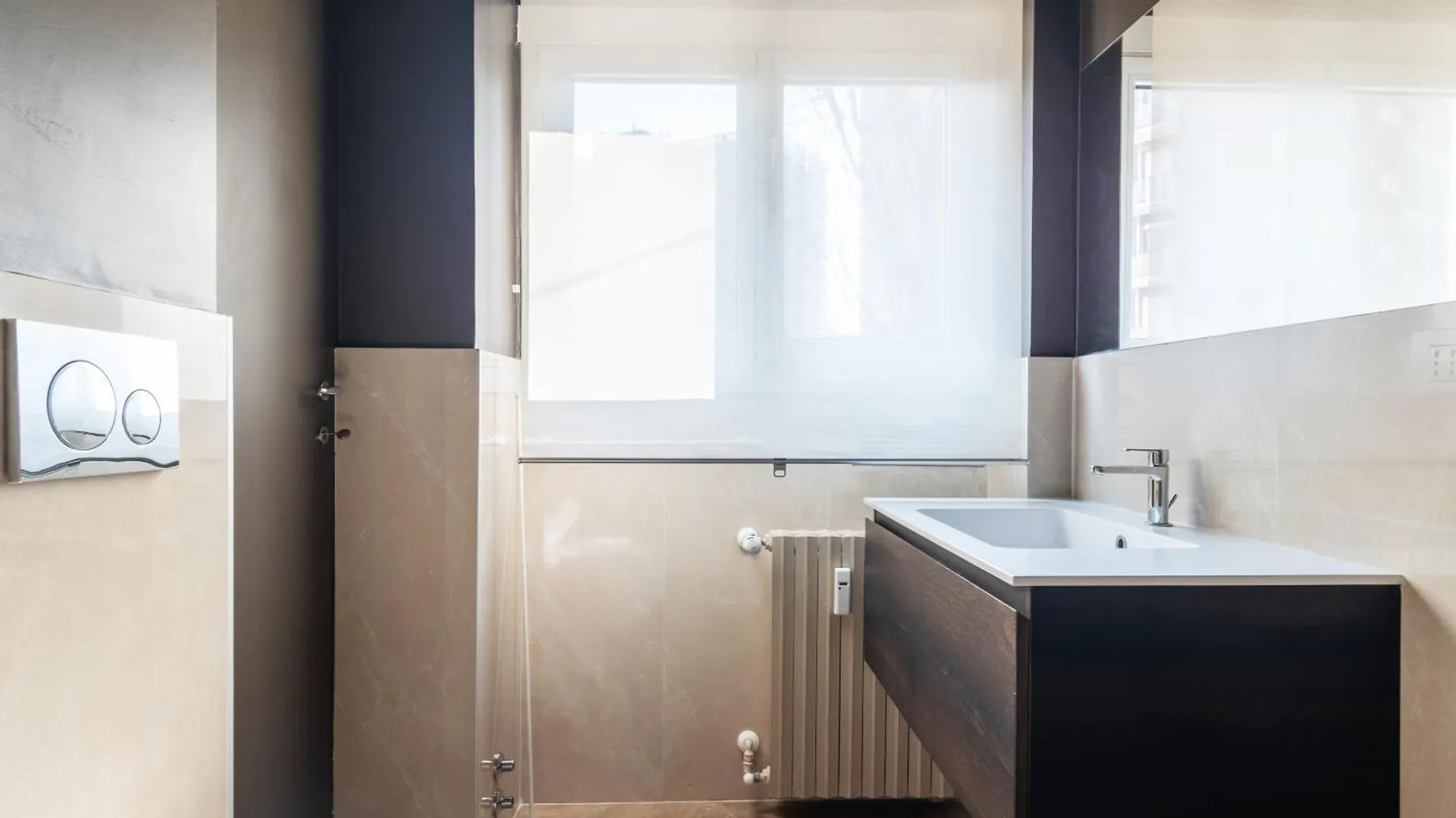 Spacious And Bright Studio Apartment In The City Center Milan 0*,  Italie
