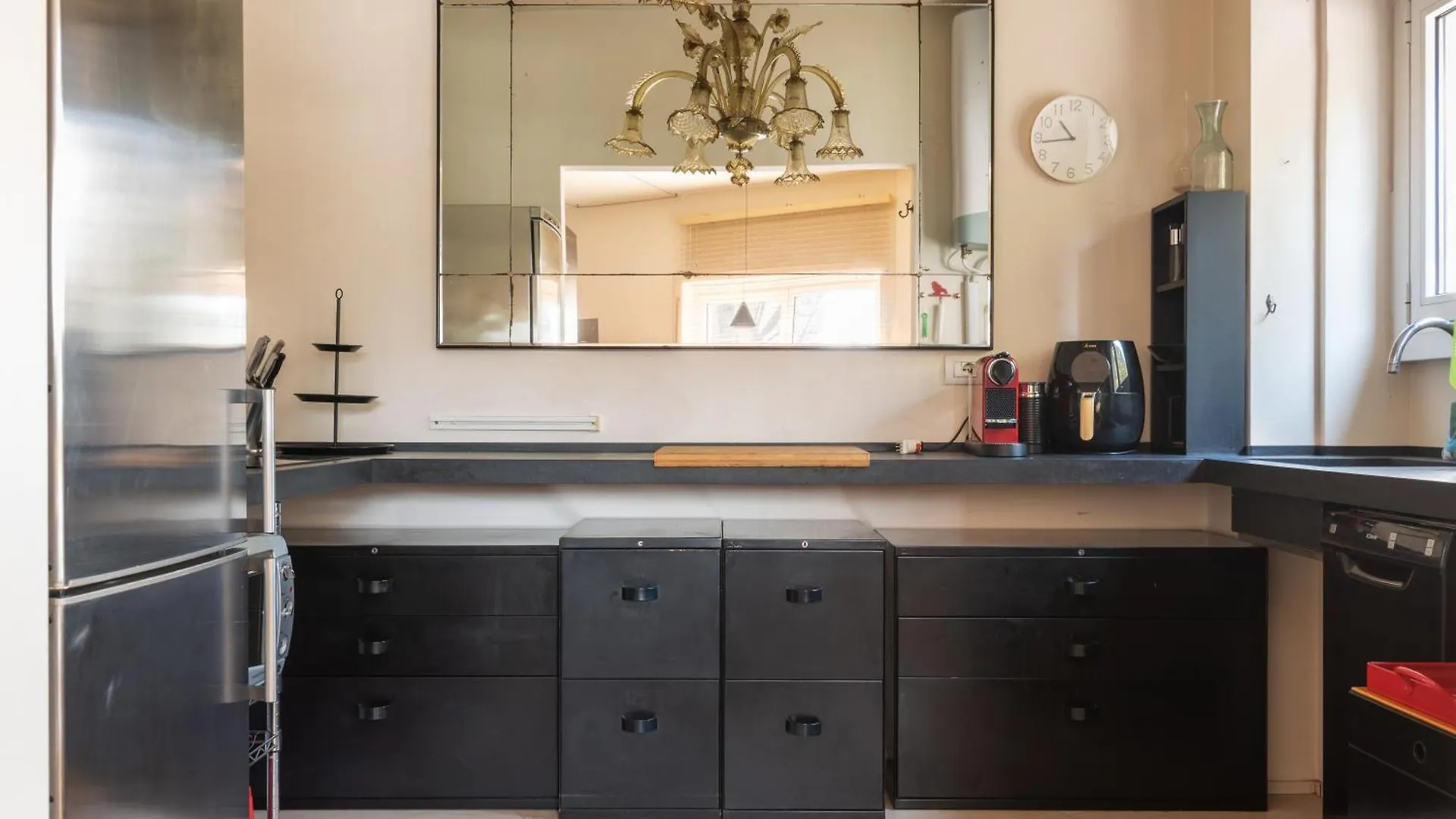 Spacious And Bright Studio Apartment In The City Center Milan Italie