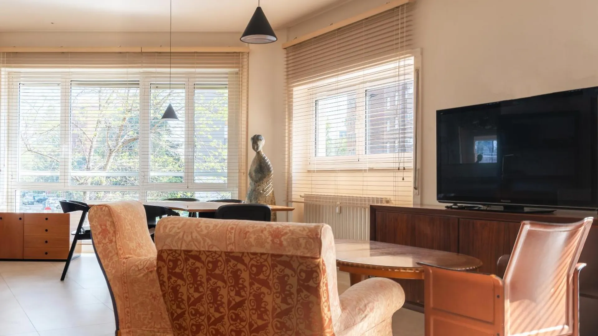 Spacious And Bright Studio Apartment In The City Center Milan