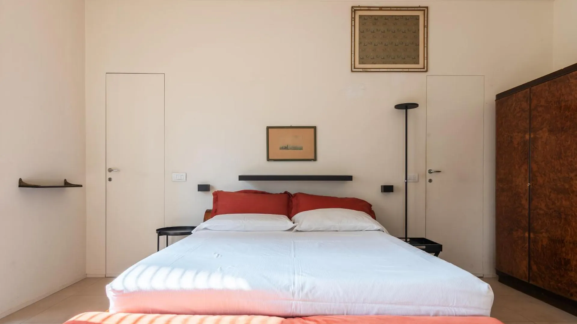 Spacious And Bright Studio Apartment In The City Center Milan 0*,